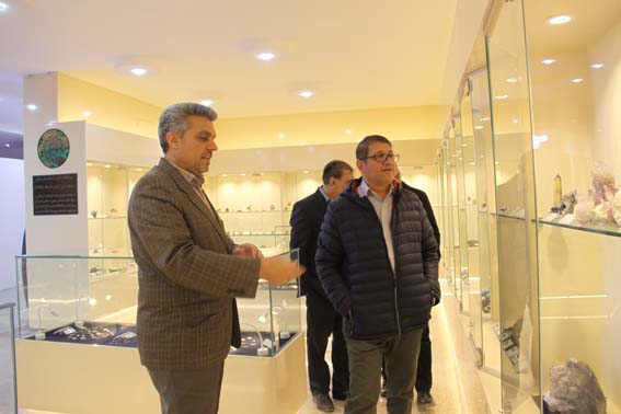 بازدید دکتر طهماسبی مشاور رئیس سازمان حفاظت محیط زیست به اتفاق همراهان از پارک موزه علوم زمین مشهد
