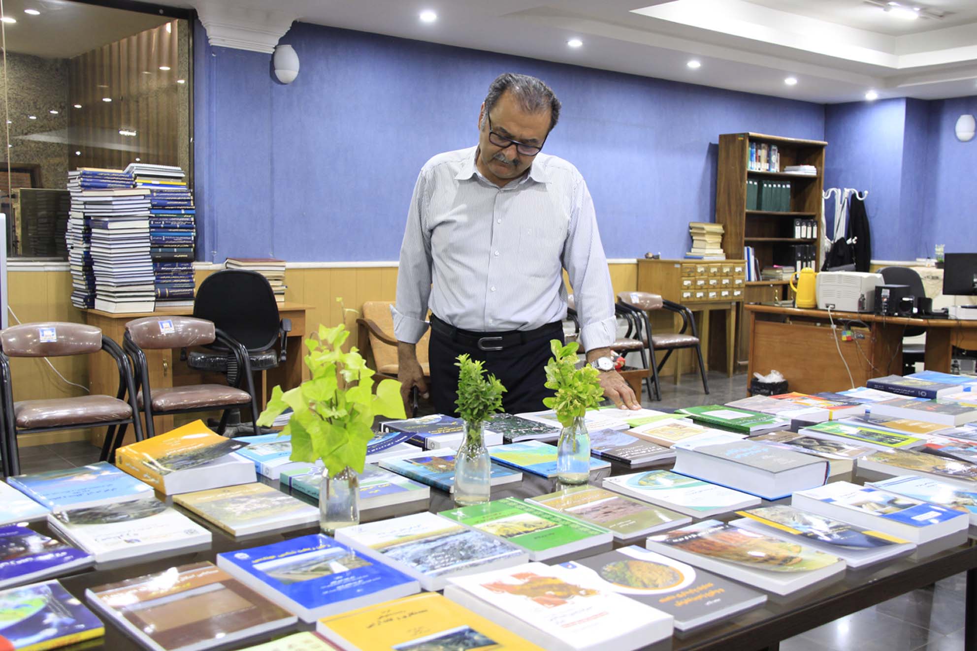 نمایشگاه کتب خریداری شده از سی و چهارمین نمایشگاه  بین المللی کتاب تهران