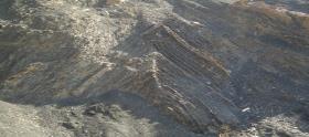 چین های جناغی در واحد شیل و ماسه سنگ ژوراسیک (دره بازه قربان)