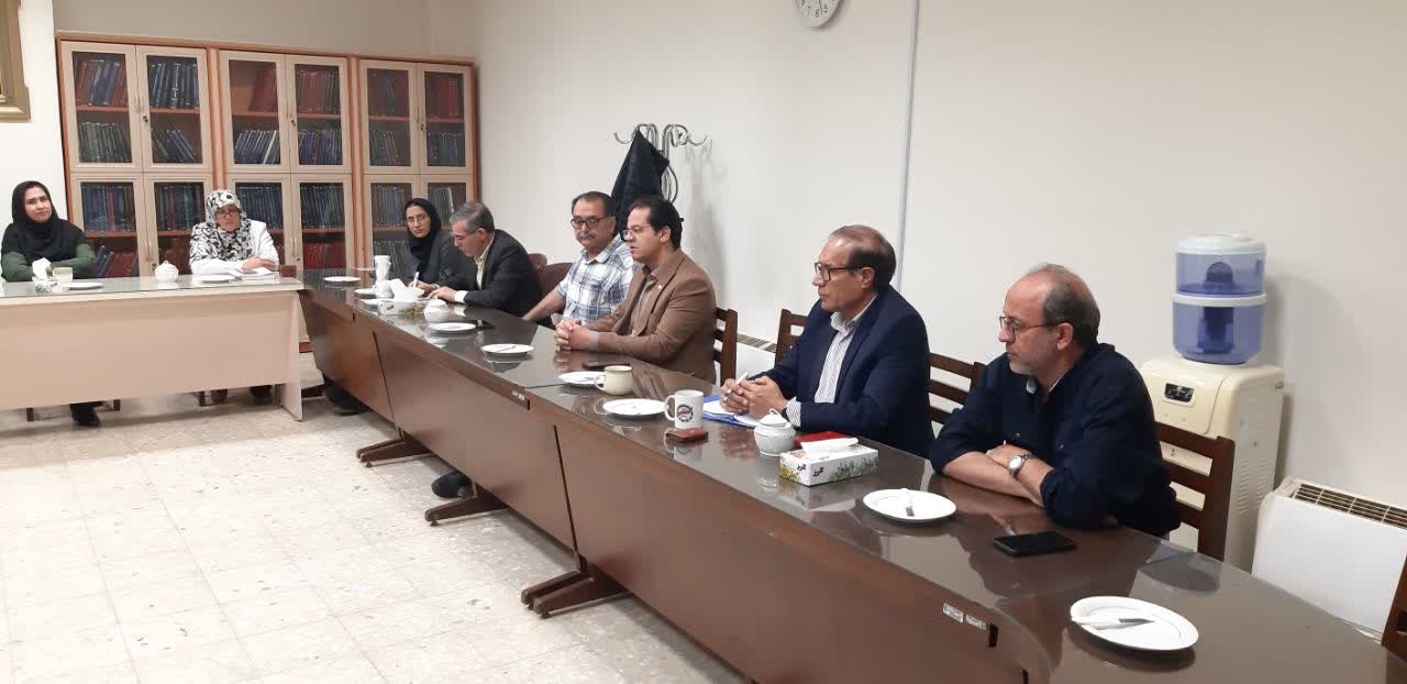 دیدار سرپرست اداره کل زمین شناسی و اکتشافات معدنی منطقه شمال شرق با اعضاء هیئت علمی گروه زمین شناسی دانشگاه فردوسی مشهد