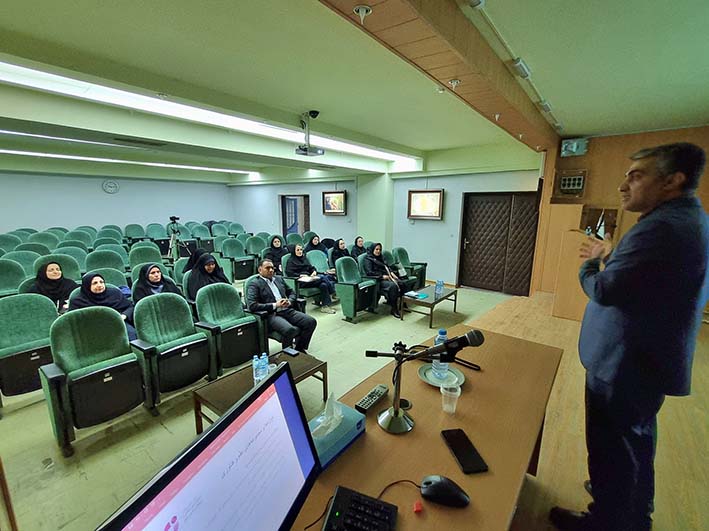بررسی وظایف علمی موزه دار در دومین روز از کارگاه آموزشی موزه داری نوین