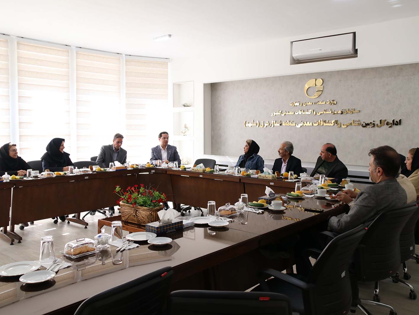 نشست اداره کل زمین شناسی و اکتشافات معدنی شمال شرق با اعضای کمیسیون گردشگری اتاق تعاون خراسان رضوی