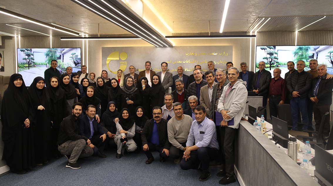 برگزاری نشست صمیمی به مناسبت روز دانشجو در اداره کل زمین شناسی منطقه شمال شرق